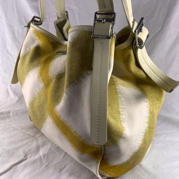 BURBERRY Off White Canvas and Different Hues of Yellow Lines Tote Shoulder Bag - Picture 3 of 17